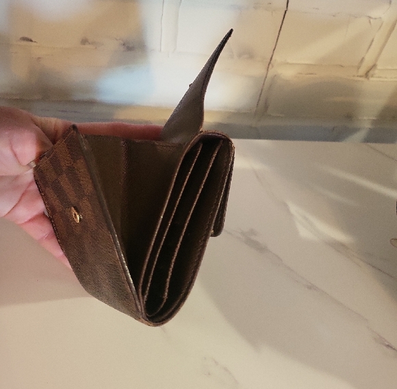 Louis Vuitton Damier Unisex Wallet - Picture 8 of 13